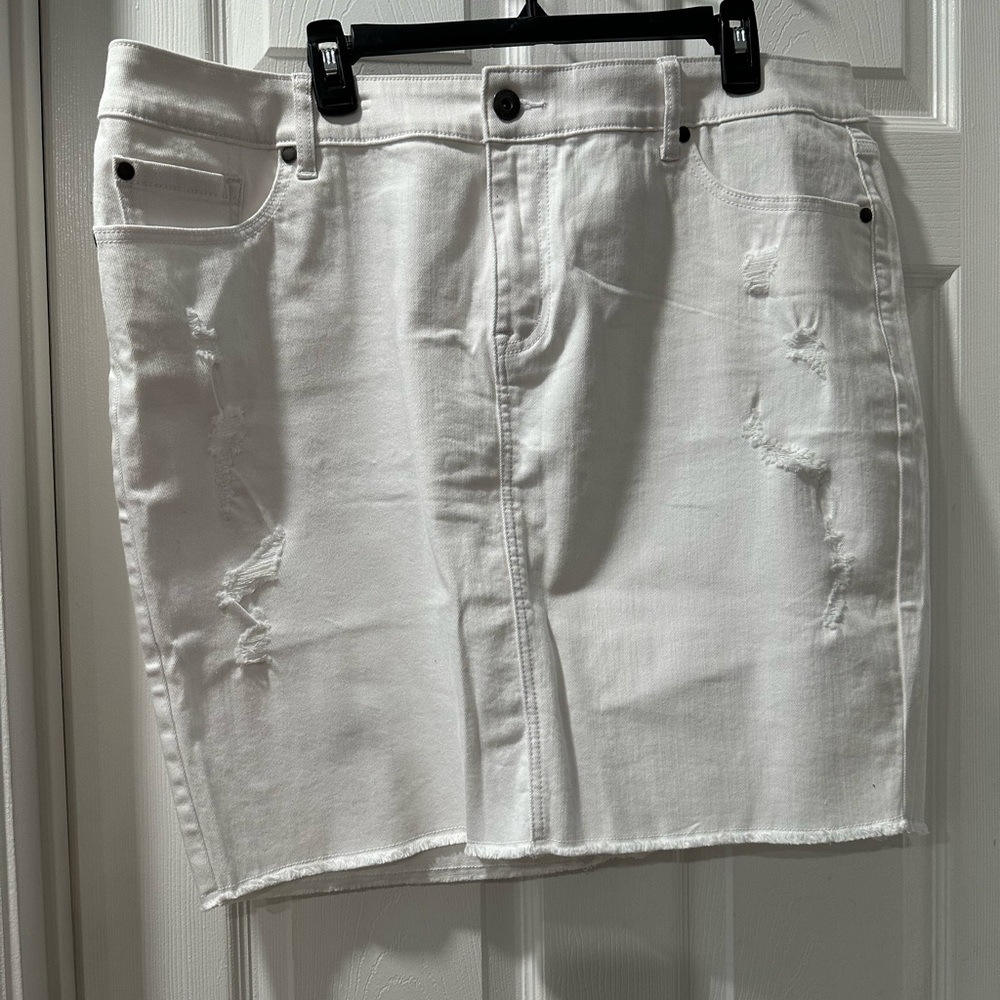 Torrid white mini skirt